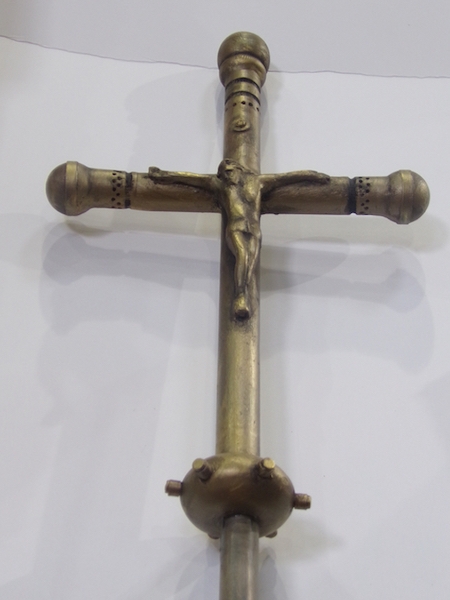 accessoire-spectacle-opera-crucifix