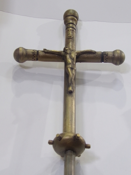 accessoire-spectacle-opera-crucifix
